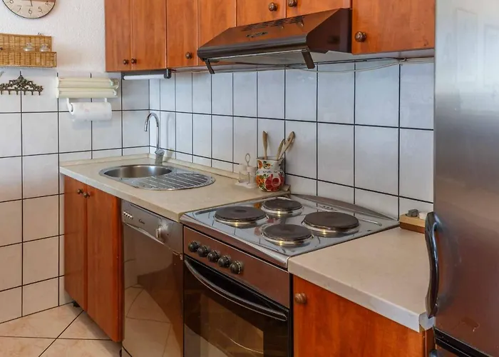 Mauro Apartman *