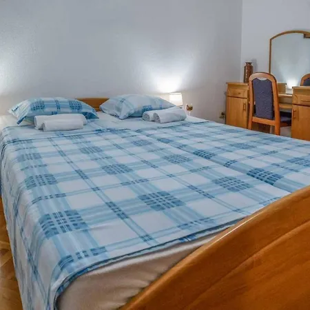Mauro Apartman *