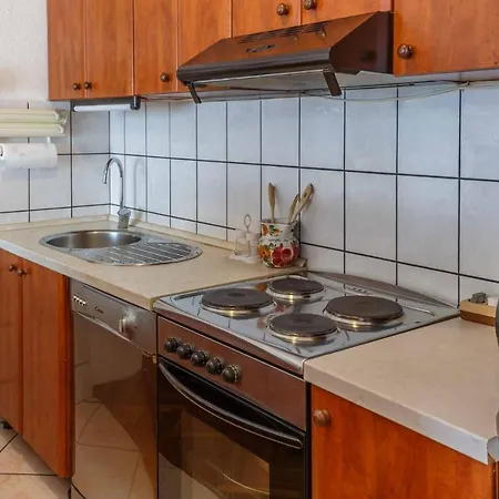 Mauro Apartman *