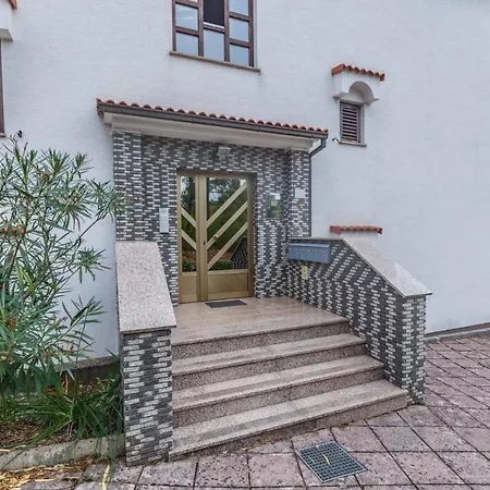 Mauro Apartman *